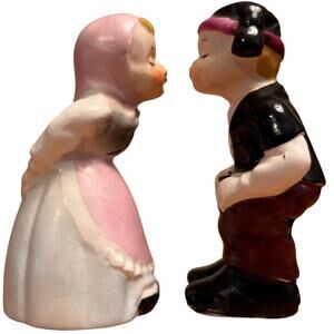 Vintage Napco 1959 Swiss Dutch Kissing Cousins Salt and Pepper Shaker Set S1286